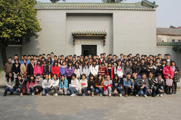 參觀學(xué)習(xí)師生合影